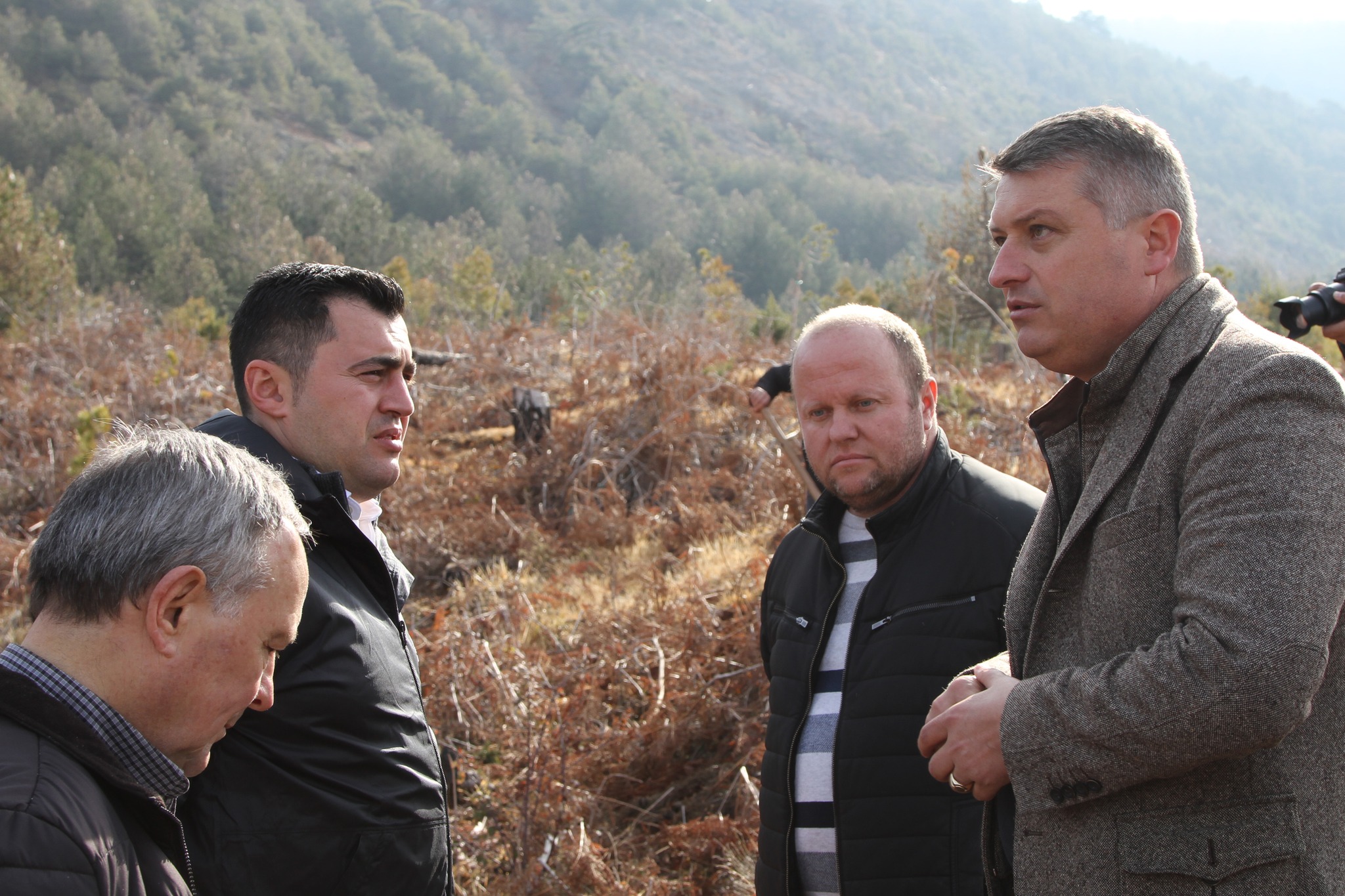Drejtori i Përgjithshëm i Agjencisë Kombëtare të Pyjeve z. Artur Kala së bashku me Kryetarin e Bashkia Elbasan z. Gledian Llatja morrën pjesë në çeljen e punimeve të pyllëzimit në Njësinë Administrative Gjinar