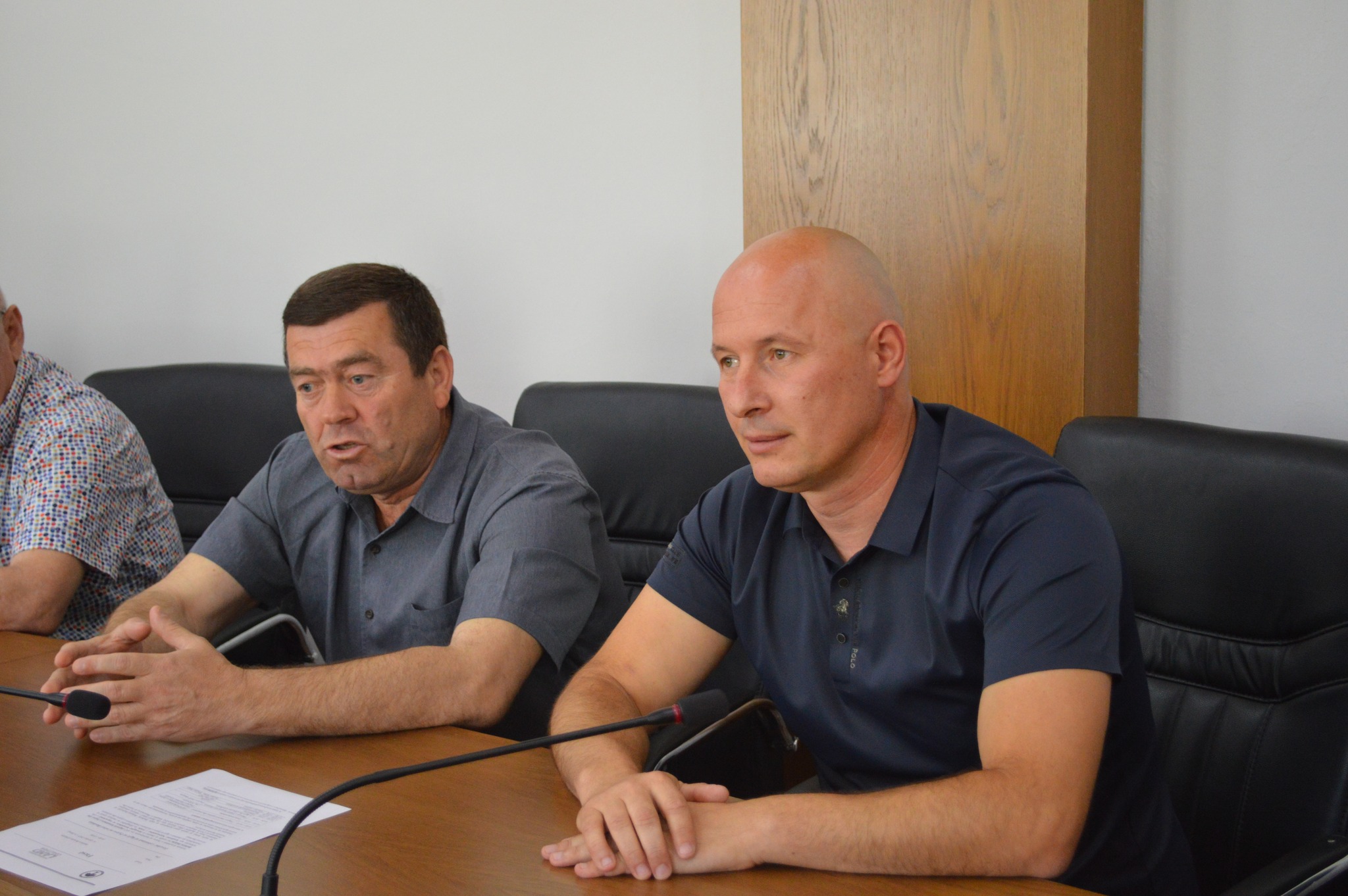 Në ambientet e Bashkisë Bulqizë u zhvillua një takim mes katër bashkive të Qarkut Dibër organizuar nga Federata Kombëtare e Pyjeve dhe Kullotave në bashkepunim me Agjencinë Kombëtare të Pyjeve